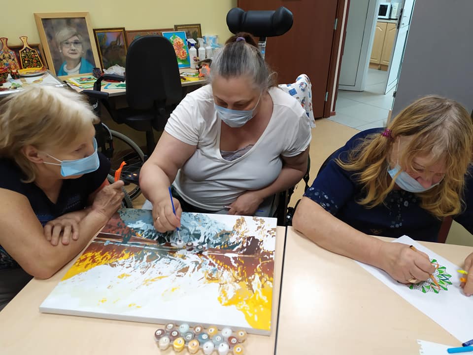 cmirinfo's tweet photo. Мы часто "заглядываем" в кабинет художественно-прикладного творчества. Работы наших реабилитантов, которые они создают на мастер-клас��ах Светланы Васильевны Фокиной, всегда вызывают живой интерес и восхищение, в том числе и умением педагога раскрывать творческий потенциал каждого https://t.co/I6Ba2whJXn
