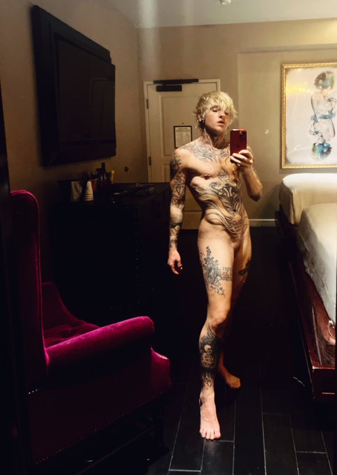 Goodnight from my hotel room ?? https://t.co/ocRcgQFaW7