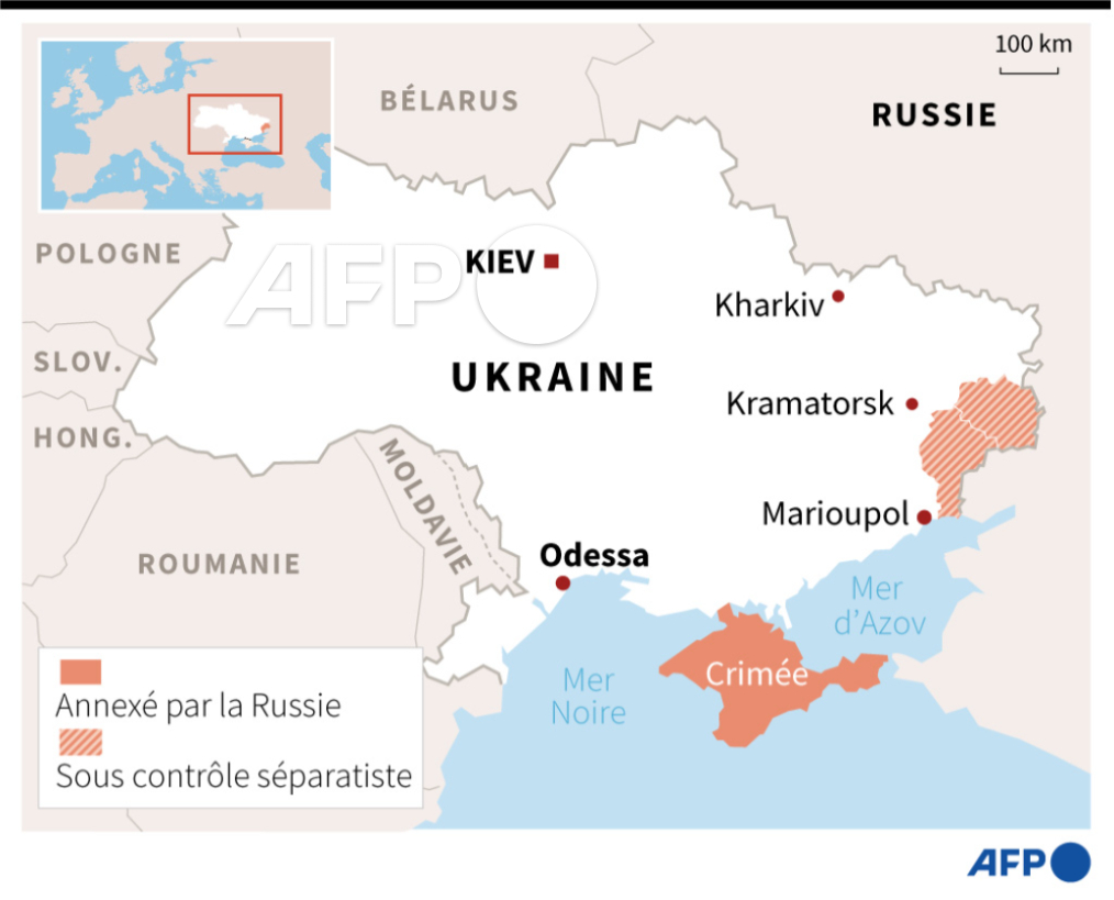 Les forces terrestres russes sont entrées sur le territoire ukrainien notamment depuis la Crimée annexée, ont indiqué les gardes-frontières qui évoquent la présence de "véhicules militaires", de "blindés", et viennent d'annoncer un premier mort dans l'invasion #AFP