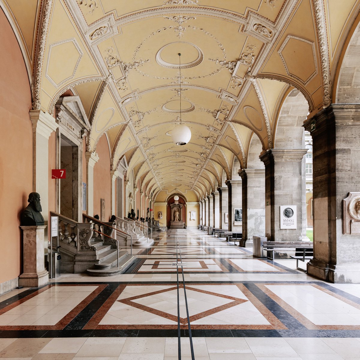 _vienna_info_'s tweet photo. #Vienna is the 4th best student city in the world! 🏆🎓According to the survey from @CampusAdvisorHQ, Vienna ranked especially high for its student friendliness, amenities, #safety and nightlife – particularly its #culturalscene, bars and restaurants: https://t.co/t5UCuUPgP4 https://t.co/TtHj68FgW8