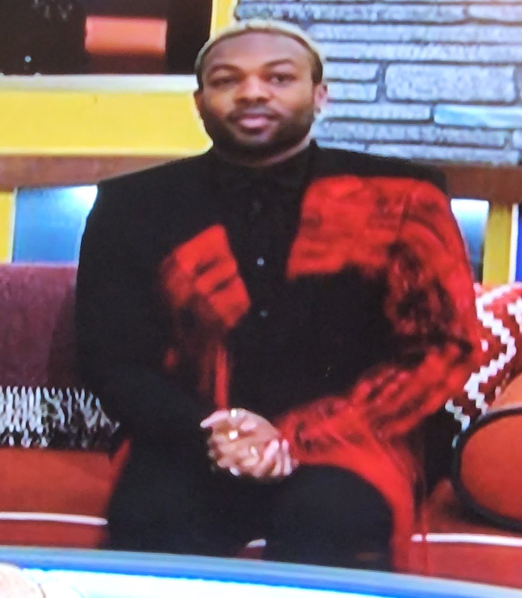 ilovealexis's tweet photo. i mean Todrick is two-faced, so it's only fitting he would dress like him. #BatmanForever #BBCeleb #BBCUS3 https://t.co/elTzdq206c