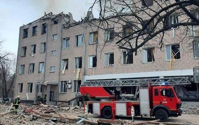 Сколько погибло в авдеевке 2024. Разрушенное здание. Взрыв ЧС. Разрушения на Украине. Разрушенные объекты на Украине.