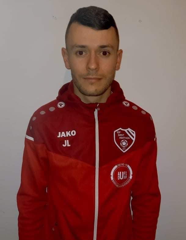EsfSaint's tweet photo. Profession: tuyauteur soudeur 

Club préféré: Lyon 

Joueur préféré: paqueta

Geste préféré: la roulette 

Le joueur le plus drôle: Willy 

Le joueur le plus technique: Sullivan

Le joueur le plus chambreur: Goulven et Jordan

Jérémy Lubin (Photo ci dessous) https://t.co/ety5zLa7gF