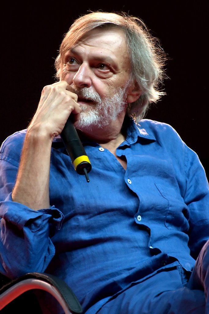 PacoCampagna's tweet photo. #RussiaUkraineConflict
#WWIII

"Ogni #guerra ha una costante: il 90% delle vittime sono civili che non hanno mai imbracciato un fucile e non sanno perché gli arriva in testa una bomba".

(Gino Strada) https://t.co/B94y349rgq