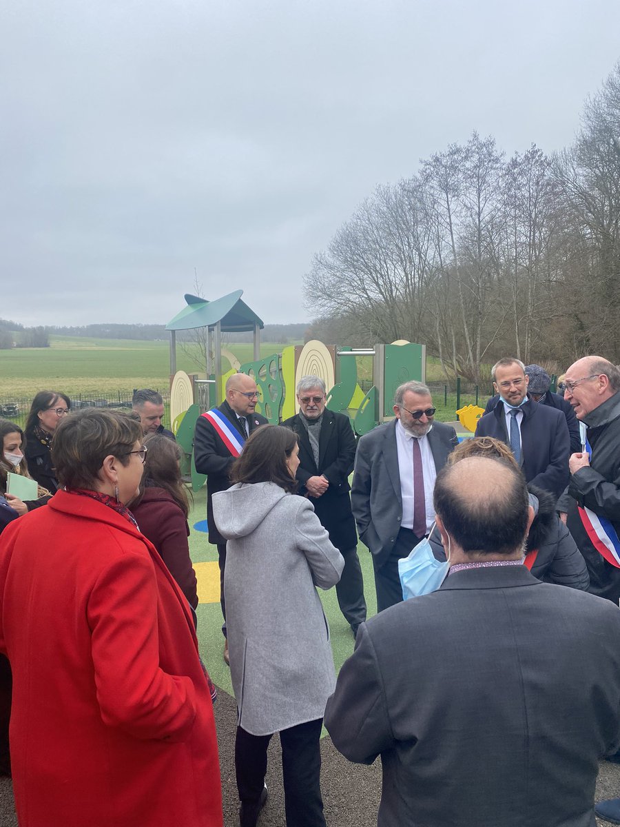 je me suis rendu dans les communes de Vaugrigneuse et Fontenay-lés-Briis pour accueillir le secrétaire d’Etat en de la charge de la ruralité <a href="/JoelGiraud05/">Joël Giraud</a>

Échange intéressant et productif avec les élus du territoire sur les projets et les problématiques notamment la mobilité.