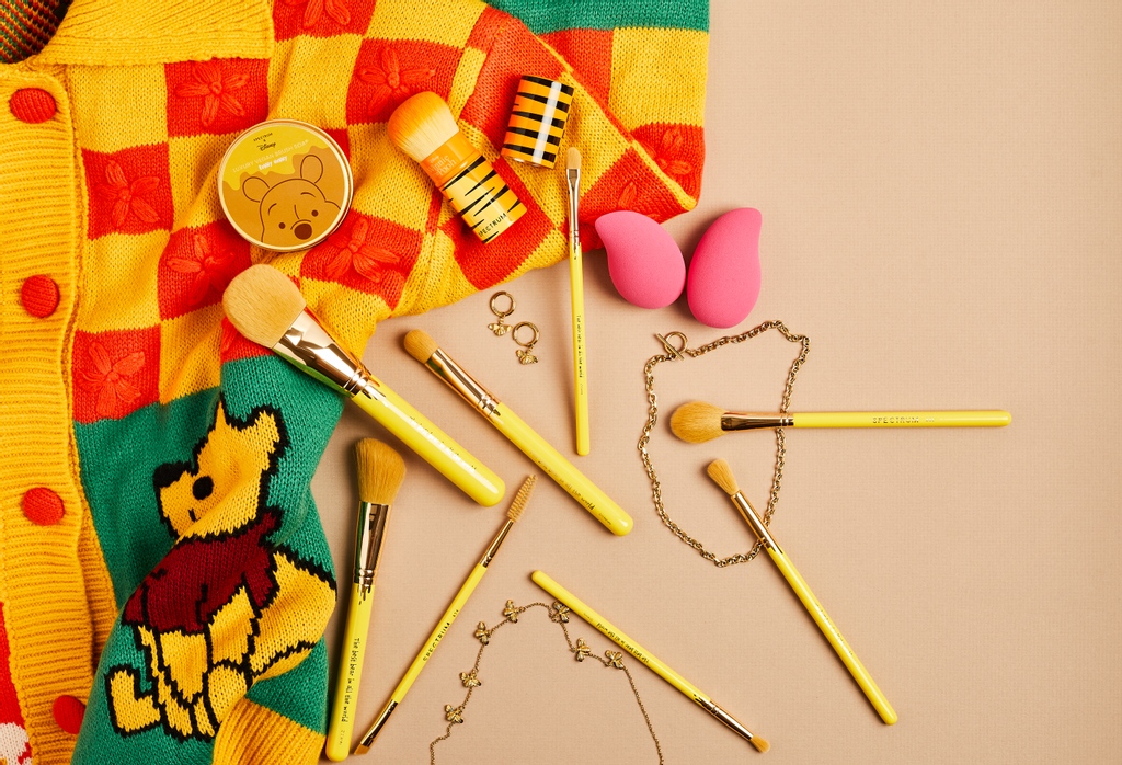Spectrumbrushes's tweet photo. Which #DisneyxSpectrum collection should we do next!? Comment below👇🏽 Thank you so much for all the sweet love on #WinnieThePooh 🍯 We're so glad you love #PoohBear as much as we loved creating it 🐝
https://t.co/cZ5gW5YJko https://t.co/1Rm5Df33FT