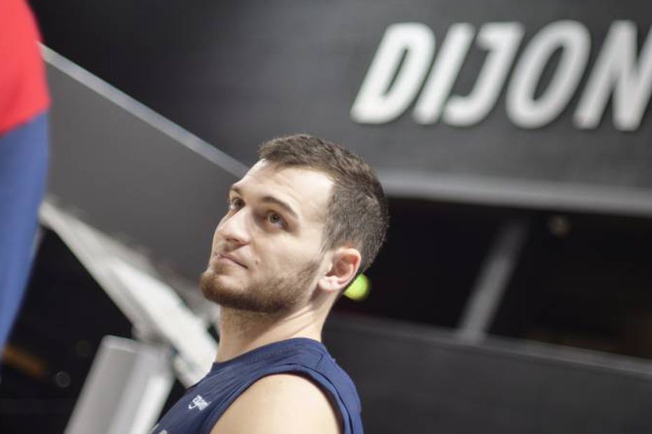 Neyratimmo's tweet photo. Ne ratez rien de l'actualité de #Dijon 🏀 https://t.co/8pqt9EfTBh https://t.co/l9OZvU7VHD