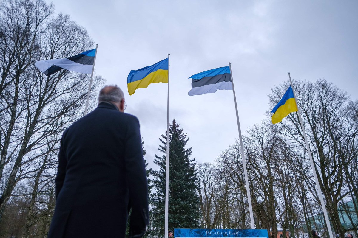 Yet again, President Putin has chosen the path of war. We #StandWithUkraine. To honour the people of Ukraine, the Ukrainian flag will fly beside the Estonian flag in front of the Office of the President today, on our independence day.