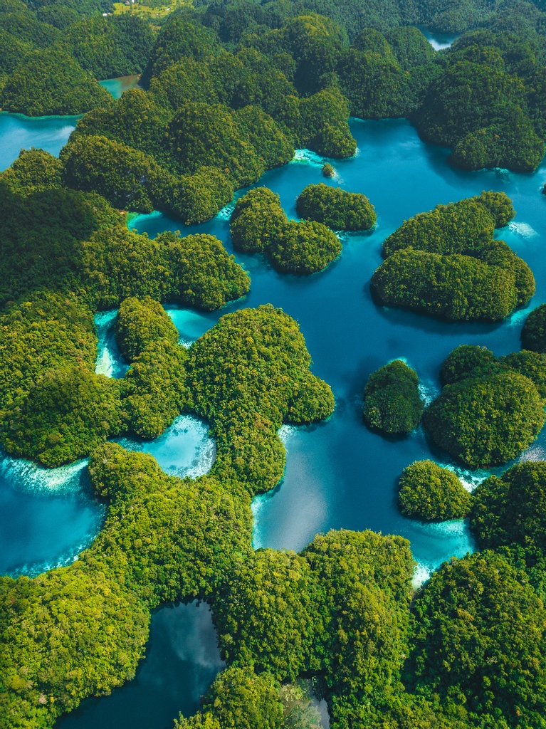Have you ever seen something so wild before? Hard to imagine this exists while sitting here in the city on my computer. I took this drone shot in the Philippines. Simply out of this world! #Philippines