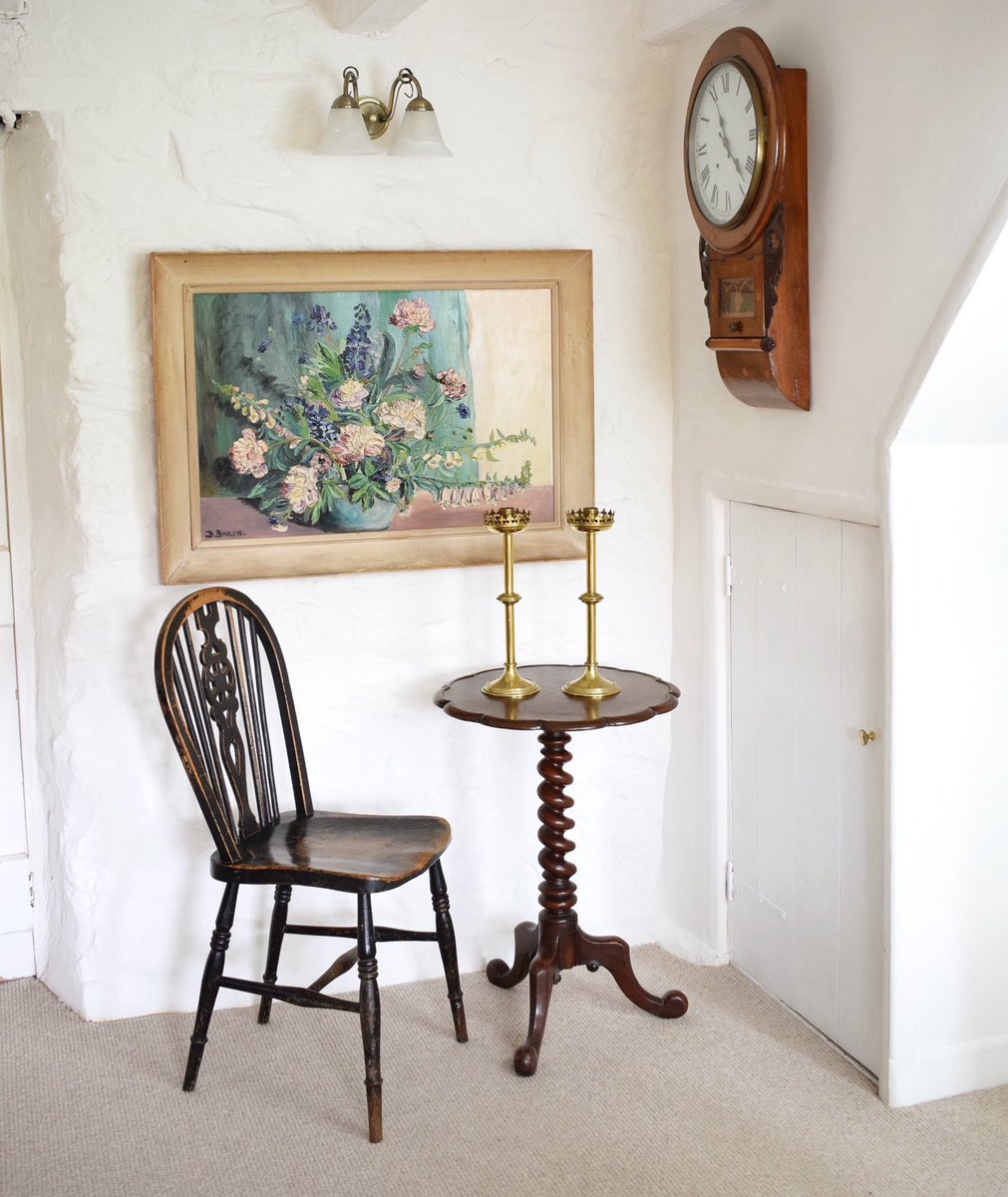 GrumblaL's tweet photo. After trying to source some of these tall brass ecclesiastical candlesticks to use at Christmas I’ve finally found some and I’m enjoying having them around just as much, clearly an all year rounder #homesandantiques #periodliving https://t.co/NeXQfg1pK6