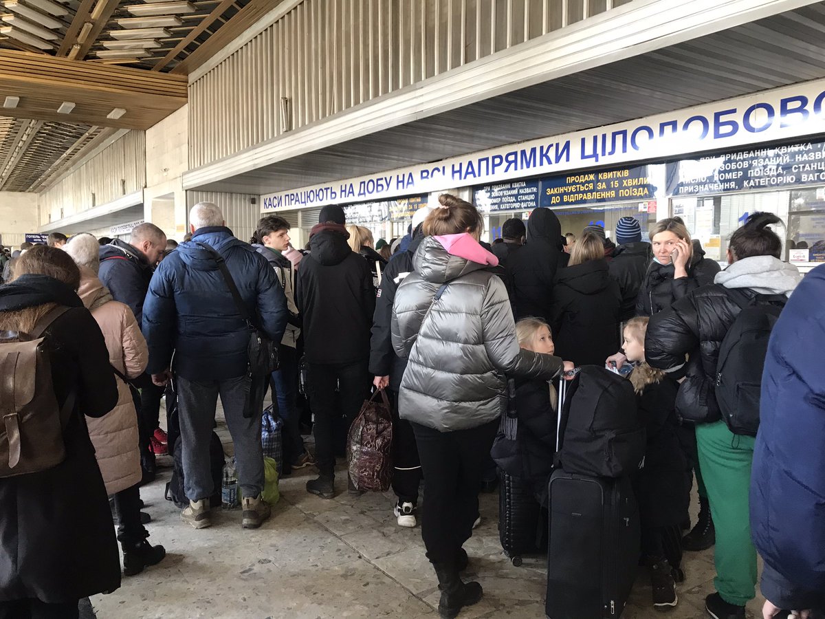 Sara_Cincurova's tweet photo. I am at Kharkiv train station: hundreds of people are queuing to buy tickets and flee eastern #Ukraine... https://t.co/TCxSEOsbHc