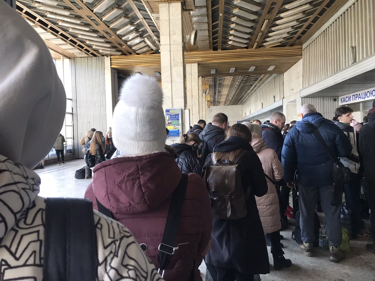 Sara_Cincurova's tweet photo. I am at Kharkiv train station: hundreds of people are queuing to buy tickets and flee eastern #Ukraine... https://t.co/TCxSEOsbHc