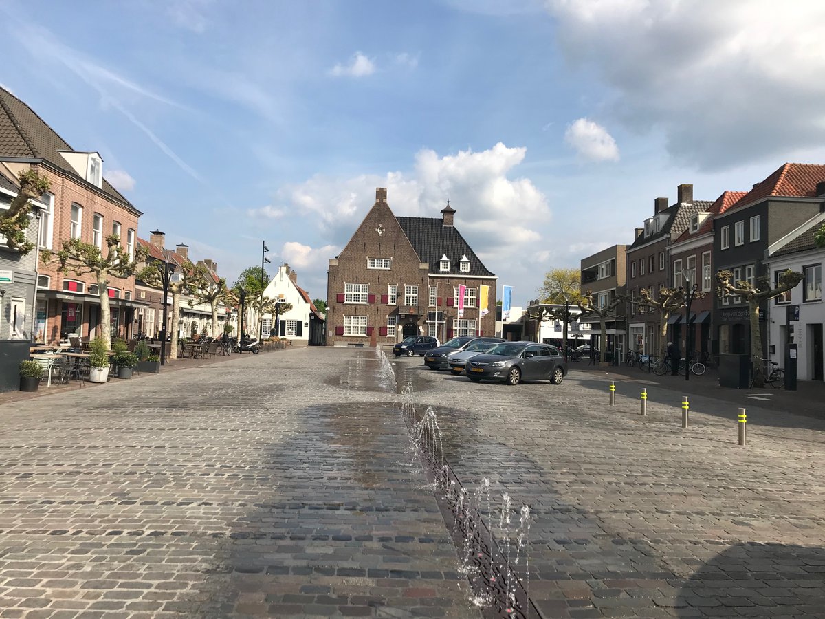 Vanaf morgen 25 februari is de Markt voor alle verkeer afgesloten. Dit zal tot en met zondag 27 februari zijn i.v.m. carnaval.