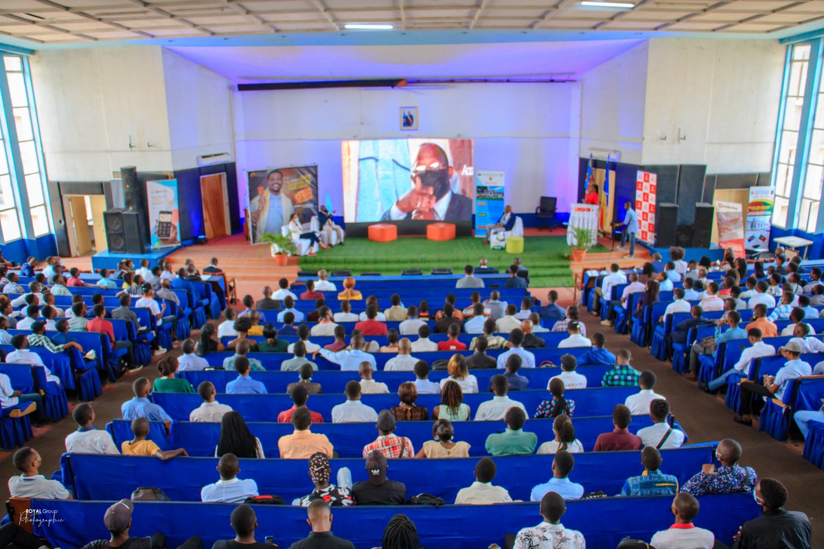 hanpacifique's tweet photo. Aux marges de la grande plénière des #JI14 | Journées Informatiques - Unikin, @hewani s'est donné avec joie, le plaisir de partager sa vision et sa plateforme de création de site sans code https://t.co/4WoAplZZSt.
https://t.co/AAkd10f5kM https://t.co/sMkVLJXRmy