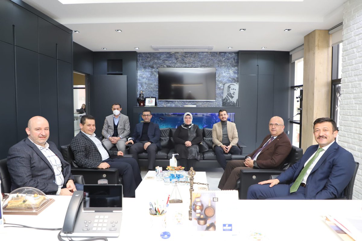 akkadinafyon's tweet photo. Genel Başkan Yardımcımız Tanıtım  Medya Başkanımız @avhamzadag  beraberinde İGM Bşk.@bskbcoban ,Başkanımız @Av_FerdaErturk ,Gençlik Koll. Bşk. @ethemkarahan03 ve Merkez İlçe Bşk.@zckaradeniz ,önceki  dönem  il başkanımız @huseyin_sezen' i ofisinde ziyaret  ettiler. https://t.co/I6eYe54YIr