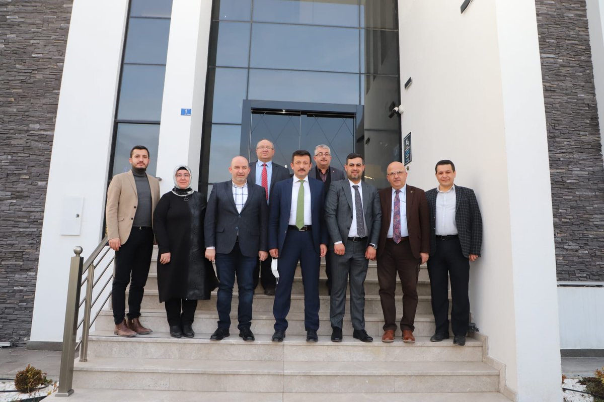 akkadinafyon's tweet photo. Genel Başkan Yardımcımız Tanıtım  Medya Başkanımız @avhamzadag  beraberinde İGM Bşk.@bskbcoban ,Başkanımız @Av_FerdaErturk ,Gençlik Koll. Bşk. @ethemkarahan03 ve Merkez İlçe Bşk.@zckaradeniz ,önceki  dönem  il başkanımız @huseyin_sezen' i ofisinde ziyaret  ettiler. https://t.co/I6eYe54YIr