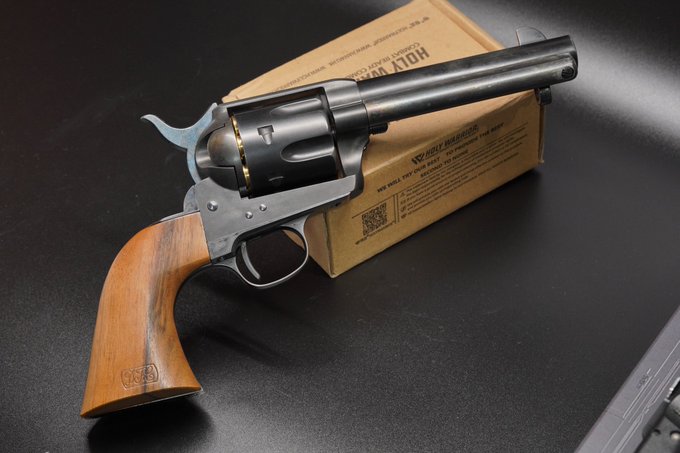 ちなみに購入初期状態との比較。元々HW樹脂部分がザリザリ砂マットだったのをツンツルテンにしてある。 