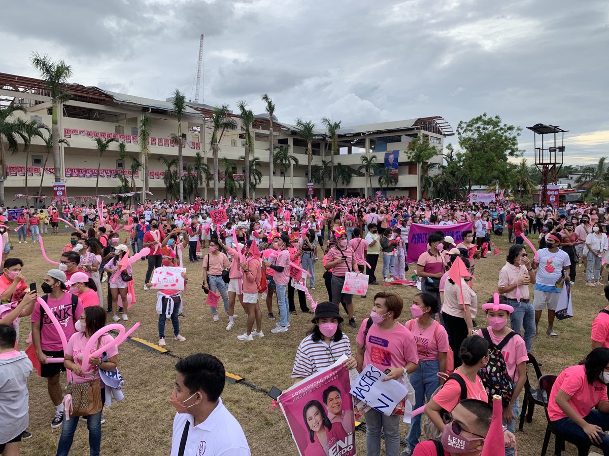 inquirerdotnet's tweet photo. LOOK: Supporters for the Leni-Kiko tandem wait for the Presidential and Vice Presidential candidates at Southwestern University, Cebu City on February 24, 2022. | @morexetteCDN/CDN Digital https://t.co/9GZszPEHqU