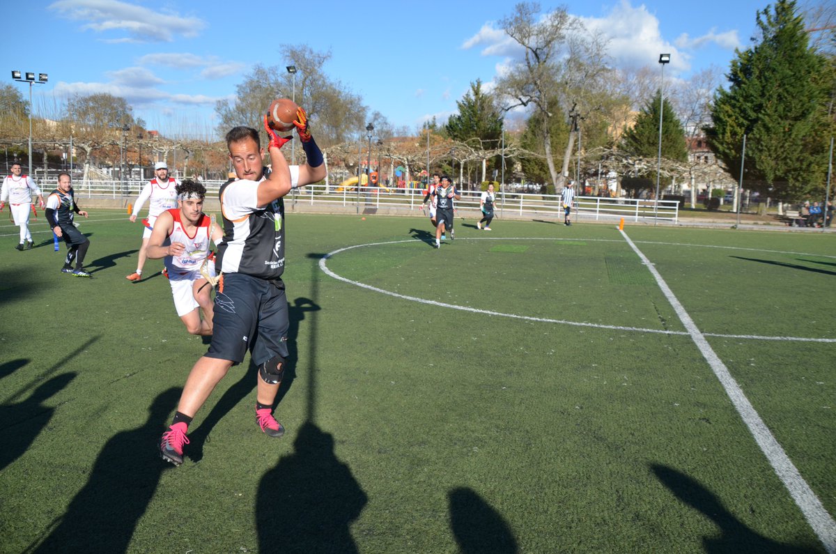ExtremaduraFAFF's tweet photo. 📝 Clasificación de los 🔝 máximos anotadores en la Liga de 🏈 Flag Football Extremeña 2022:
1️⃣ #Chiky70🦆 - 31 puntos
2️⃣ #David88⚫️ - 25 pts
3️⃣ #Alejandra87🦆 - 19 pts
3️⃣ #AlejandroHdez19☑️ - 19 pts
3️⃣ #JavierMartín9🦆 - 19 pts
📋 Tabla completa ⤵️
https://t.co/0dPMQdUZh4 https://t.co/sy9YzIhD34
