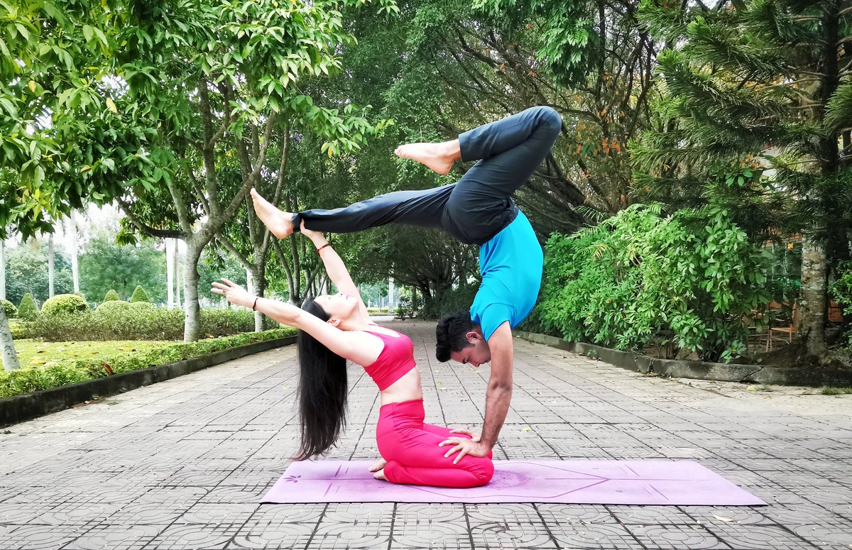Mohityogi95's tweet photo. " Life is better with acro yoga"
#acroyoga
#yogalove
#yogaeverydamnday 
#yogapose https://t.co/TOFTb5imYn