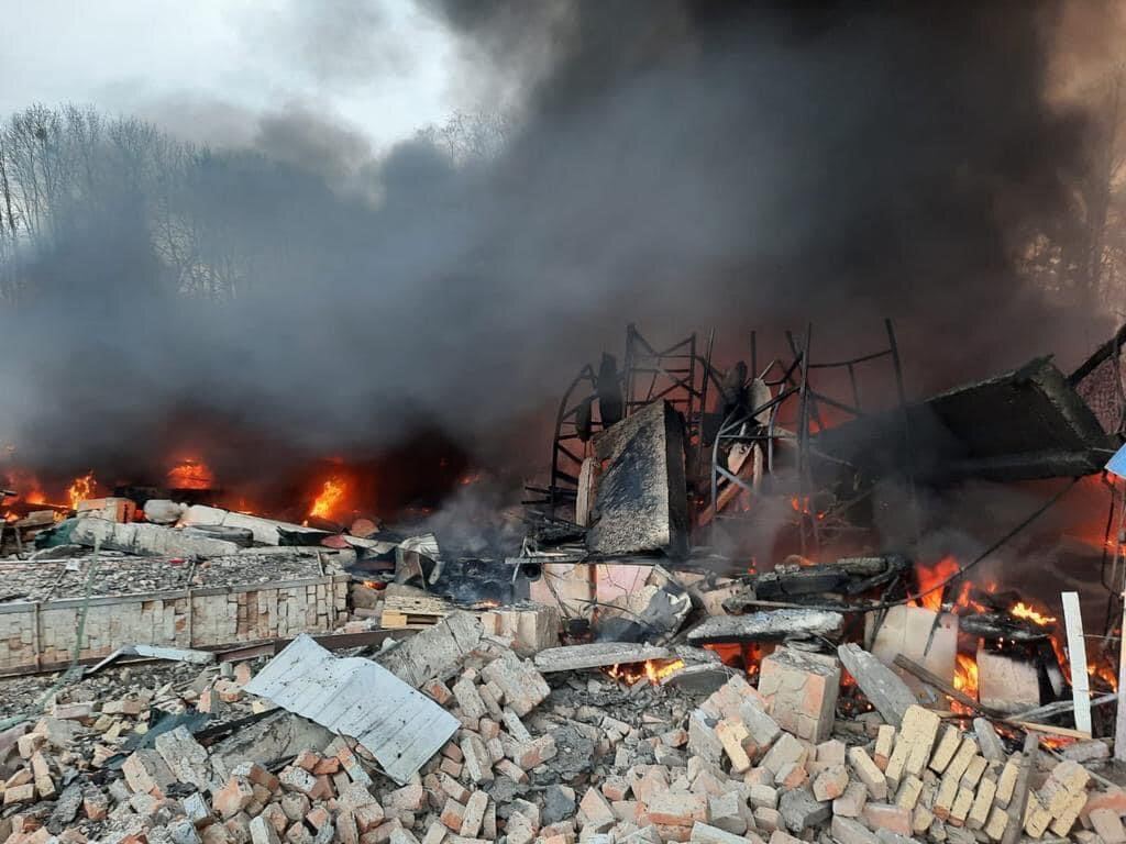 HannaLiubakova's tweet photo. The Ministry of Internal Affairs of Ukraine has published pictures of the border service facilities in the Kyiv region that were shot by Russian troops. Kyiv region borders only with #Belarus https://t.co/hyWNqx9Wy7