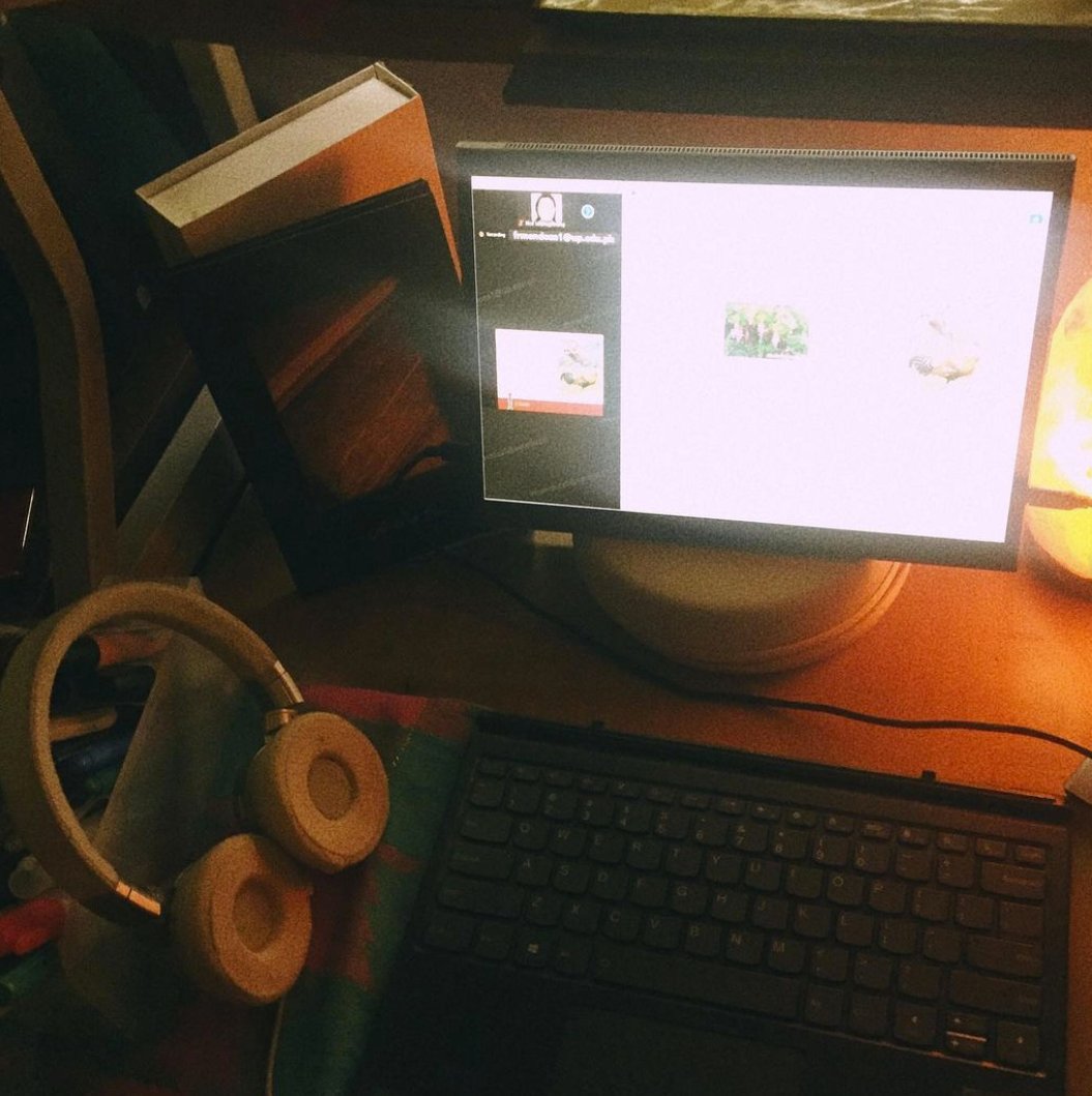 itinala's tweet photo. my desk earlier 💗 peep d lil bts album https://t.co/nLOV5bOag3