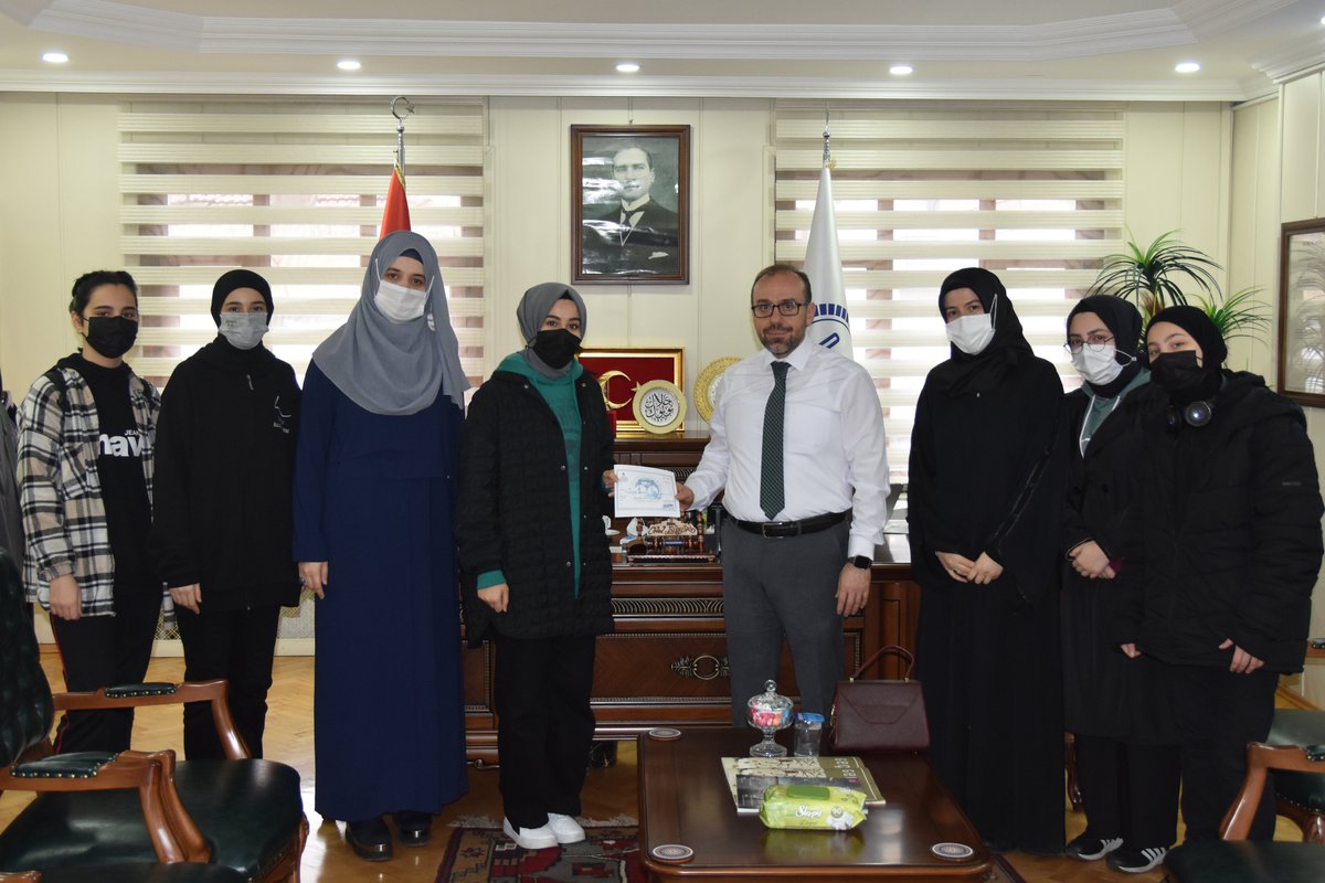 Bağcılar Müftülüğü Gençlik Koordinatörlüğü gençlerle "Kardeşlik Sınır Tanımaz" mottosuyla çalışmalara devam ediyor.

Genç ve Hayırsever hanımlar elde ettikleri 16.000 TL tutarındaki yardımı müftümüze teslim ettiler.
istanbul.diyanet.gov.tr/bagcilar/sayfa…