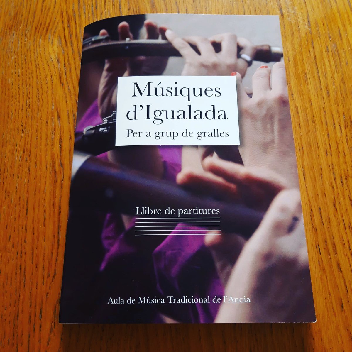Ja podeu trobar el llibre “Músiques d’Igualada. Per a grup de gralles” a les llibreries d’Igualada <a href="/LLEGIM/">ISABEL CASAS</a> <a href="/AqualataLlibres/">Llibreria Aqualata</a> i llibreria Cal Rabell.