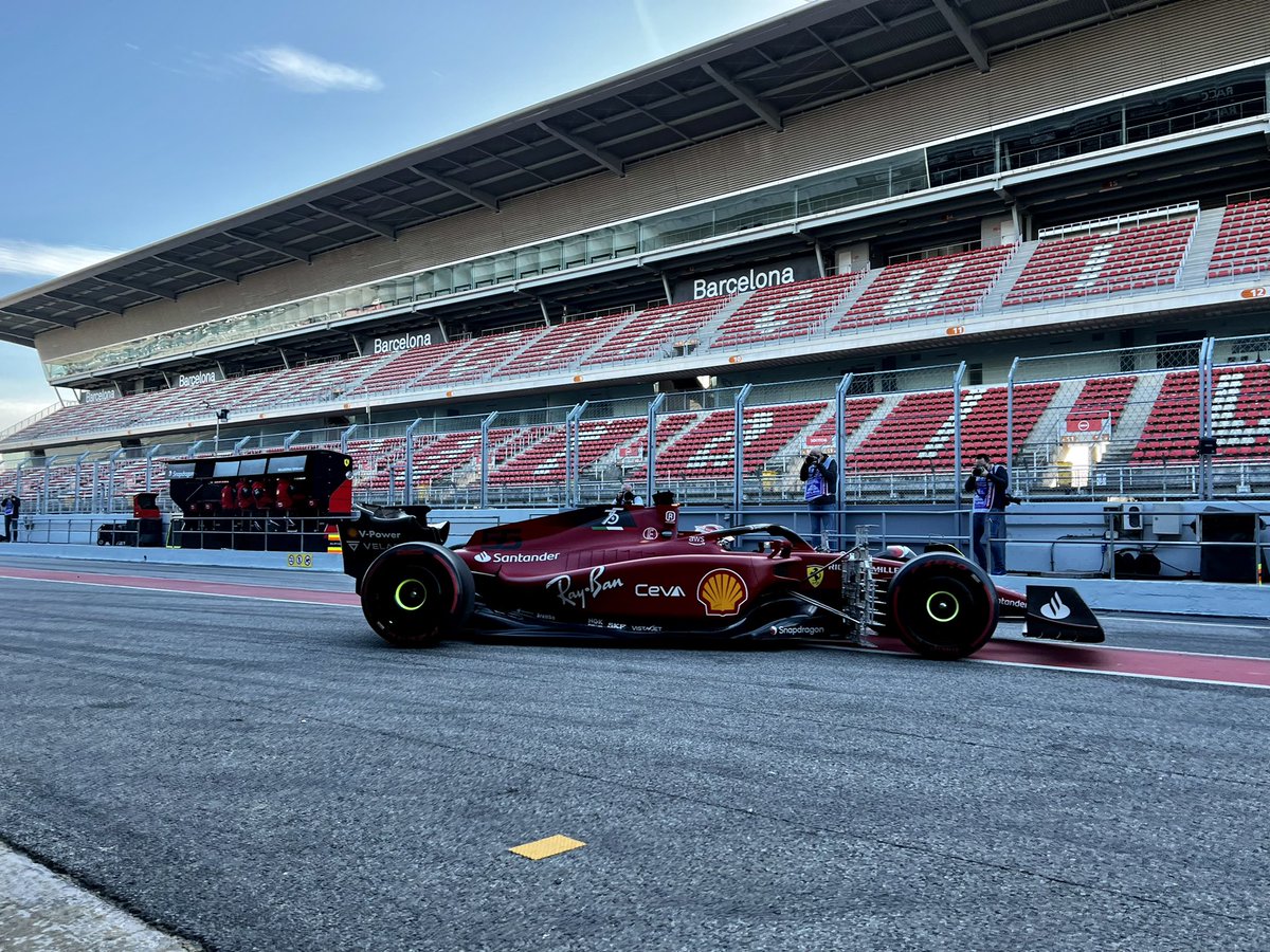mara_sangiorgio's tweet photo. Day 2 #testingdays #barcellona #f1 #sainz #skymotori https://t.co/SUaGHtoDxK