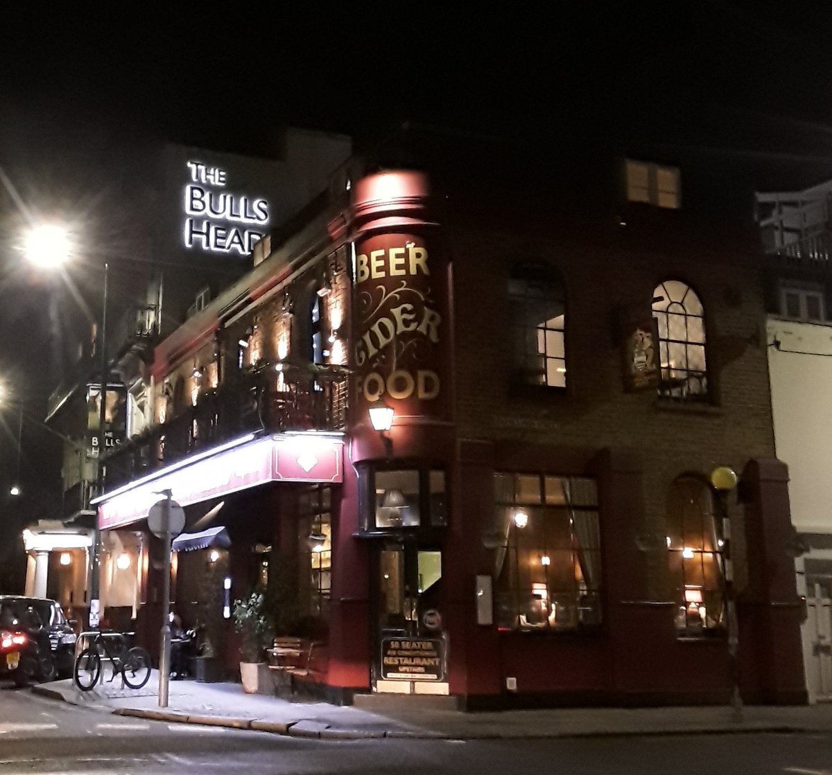 LondonersLondon's tweet photo. My 272nd #LondonersLondon tip for #CentralLondon - @WatermanThe #Pub at 375 #LonsdaleRoad in #Barnes. A pub built 1850 converted into chain restaurant 1980s has returned to welcoming & traditional Public House by award winning team who run 3 other pubs. #LetsGuide #UniquelyLondon https://t.co/fg7b3zkkja