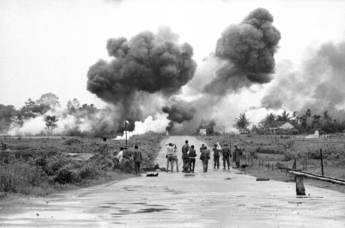 Праведный напалм. Бомбардировка напалмом Вьетнама. Война во Вьетнаме бомбардировка напалмом