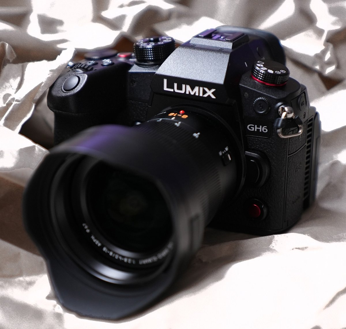 BPM_GmbH's tweet photo. 👉Neu in unserem Shop: Die #Panasonic Lumix 👉DC-#GH6 #DLSM #Hybridkamera mit 25,2 MP Sensor, integr. 5-Achsen IS, Aufz. in 4K 120p 10 Bit Video, FHD #300fps 10 Bit👍
https://t.co/PfXEk5kXCb https://t.co/M1fwLio7Vt