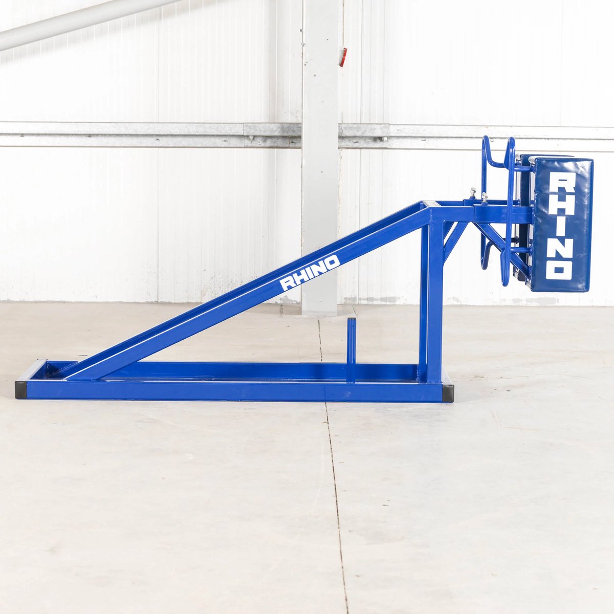 Rhino_Sport's tweet photo. 💪 The Rhino One Man Scrum Machine.

Designed for individual or pairs training, this sled allows coaches to isolate specific parts of body position and scrum engagement for the best scrummaging technique.

Check it out via https://t.co/scEAesnTyX

#ScrumWeek #HomeoftheScrum https://t.co/6rgRQddYcW