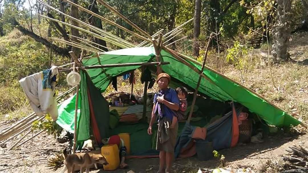 pinkythwe's tweet photo. In Chin's Kanpetlet Twp: #MyanmarMilitaryTerrorists raided/operated started from Feb 20. 1,500+ innocent locals from 6 Vlgs were forced to flee. @Refugees  #2022Feb24Coup #HelpMyanmarIDPs #WhatsHappeningInMyanmar https://t.co/4sV53aZ68c