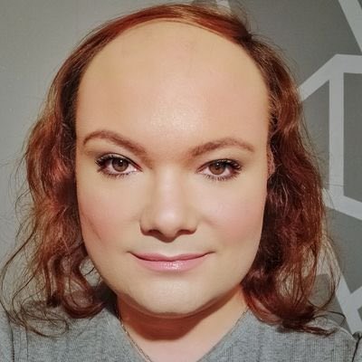 mandrapasgore's tweet photo. 1ère photo : le front qui a choqué tout une génération. 2ème photo : pareil https://t.co/sKkCB7fnNz