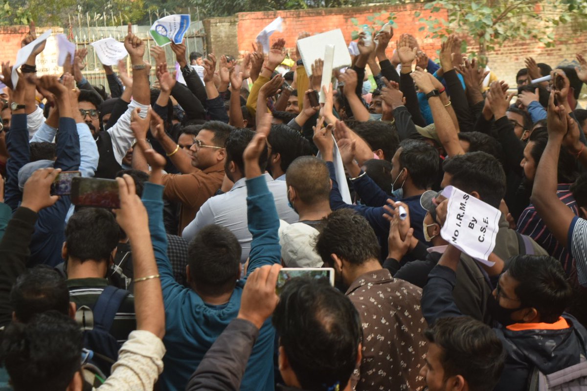 IESramteerath's tweet photo. #IRMS_SSE_JEN_For_Engineers 
Protest on the road!! 

@ravishndtv @TheLallantop https://t.co/DJzhi1HRq2
