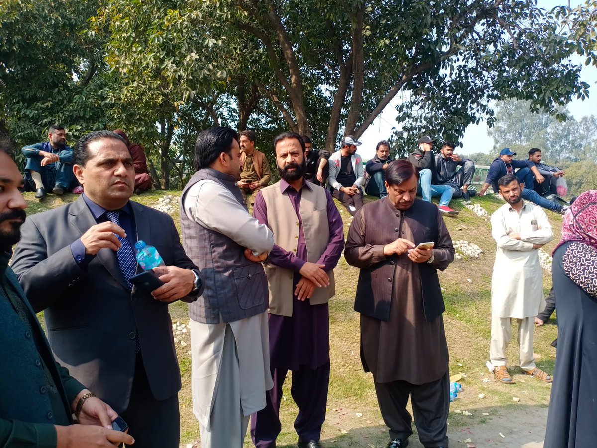 SyedALI89425683's tweet photo. اپوزیشن لیڈرز جناب میاں محمد شہباز شریف صاحب جناب حمزہ شہباز صاحب کی نیب عدالت وفاقی کالونی جوہرٹاؤن میں پیشی۔
جناب خواجہ احمد حسان صاحب NA130. 
جناب سید توصیف شاہ صاح�� pp160 کی قیادت میں 
ایڈیشنل جنرل سیکرٹری لاہور سوشل میڈیا جناب حمادقریشی نے اور کارکنوں نے شرکت کی۔. https://t.co/Xk1cowdVqI