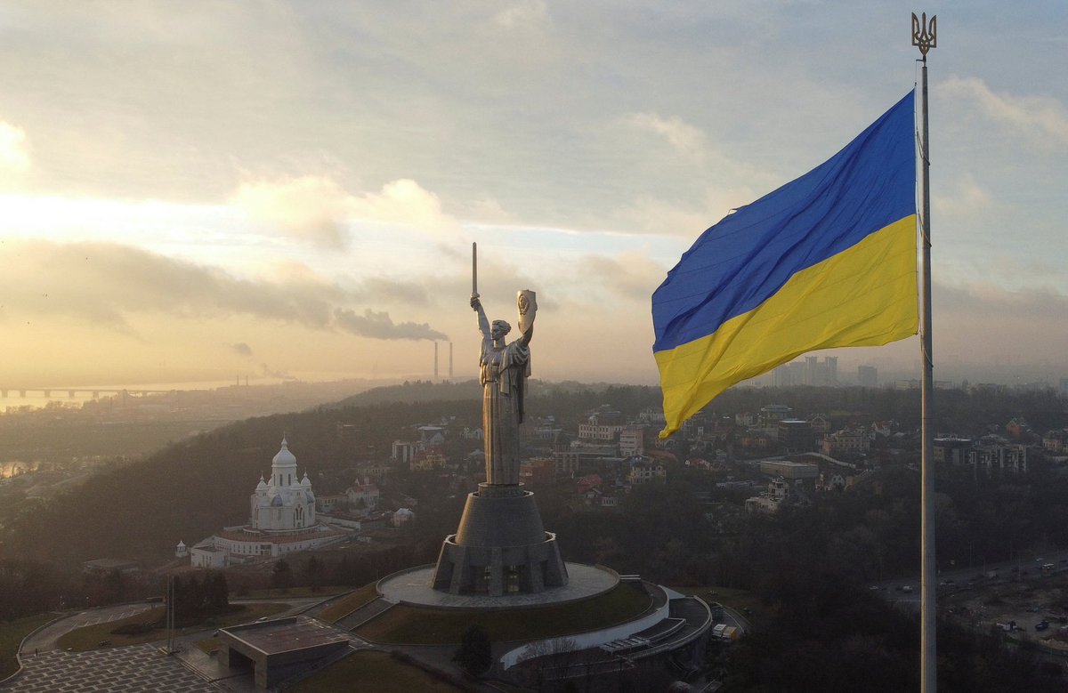 yelyza_'s tweet photo. Today my friends and family were woken up by the sounds of sirens and bombing. Nothing more horrifying than this. Feeling helpless but I will be trying to do anything in my power, no matter how small, to get my country the justice it deserves. Stay strong Ukraine, stay alive🙏🏻🇺🇦 https://t.co/6fyH2G61qi