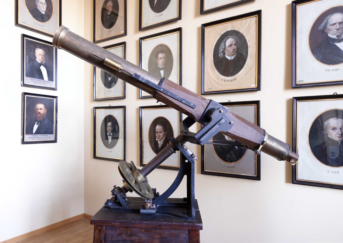 INAF_OAR's tweet photo. Oggi vi mostriamo uno dei pezzi storici più importanti della nostra collezione: il telescopio rifrattore acromatico Cauchoix, installato inizialmente a Parigi e acquisito dall’Osservatorio del Collegio Romano nel 1825.
#museoastronomicocopernicano
#giovedistorico https://t.co/9OUWotbGQq