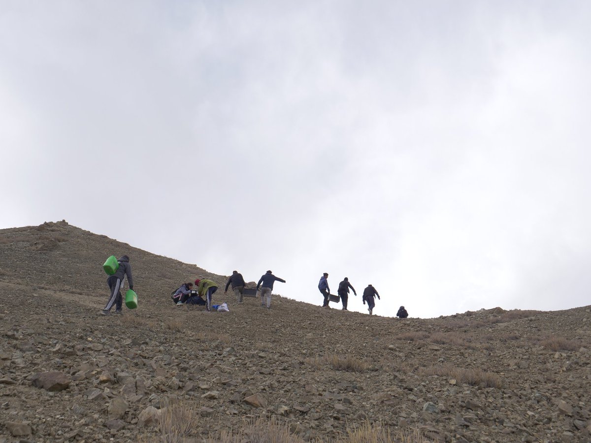 Wangchuk66's tweet photo. #ScienceOnTopOfWorld
This is a joint #Secmol #Hial expedition.
To reach 13000ft on top of 'Secmol Mountain' with all the gear.
Half the climb is done by our faithful Indian 4x4 #MahindraBolero
Rest 1x1 by students n team ;)
A steep climb ahead...
More later... https://t.co/Z0mIs3wPIH