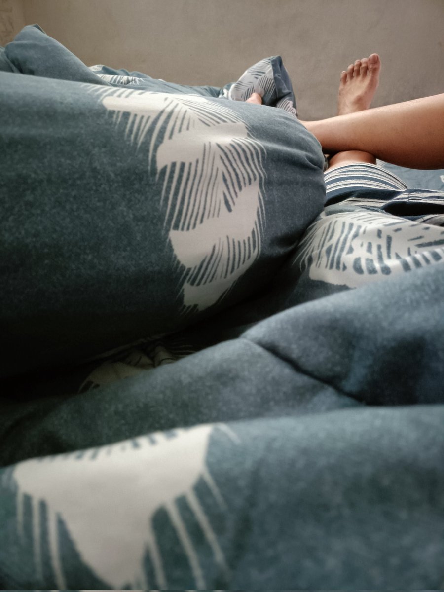 PIXAPOOK's tweet photo. Coffee can't help me to awake. 😪
So I back to my place is my bed. 😆
#lazymove https://t.co/yTq3qk3R6P