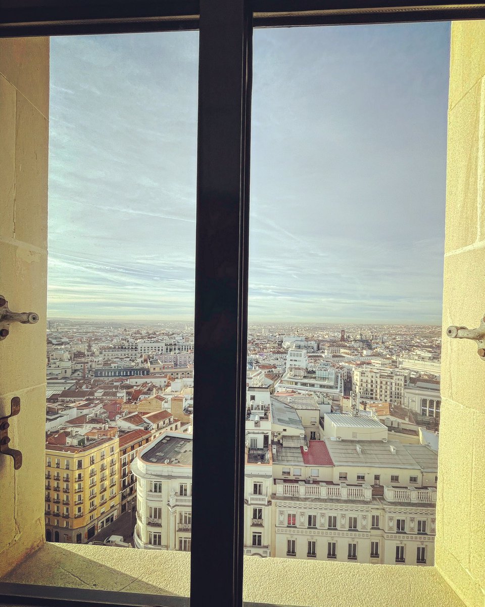 sergiosarriarui's tweet photo. “No puedo decir: Madrid es mi tierra, tengo que decir mi cemento. -y lo siento-“

Gloria Fuertes. https://t.co/ib6OcX3eIb