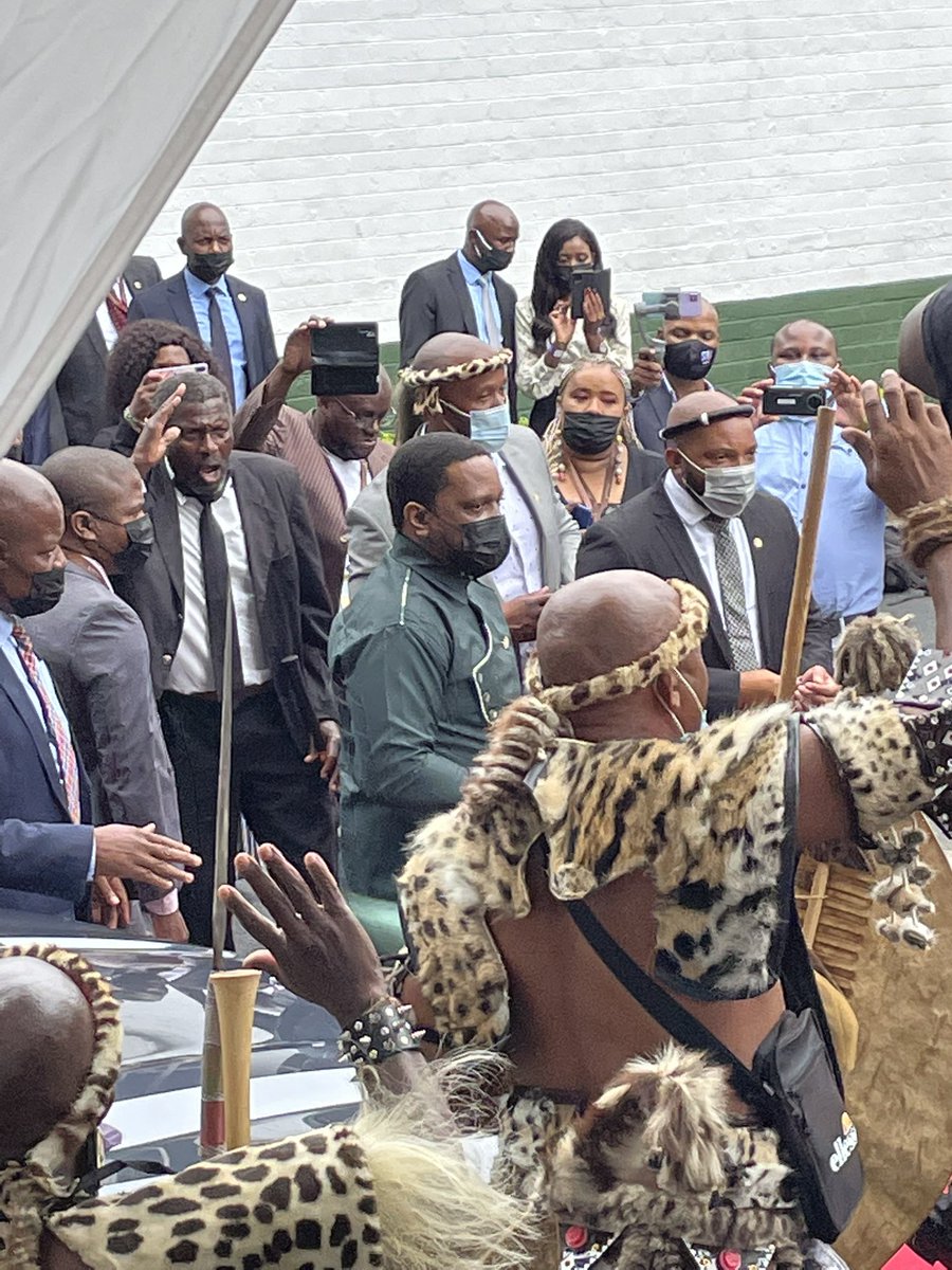 ecr9495's tweet photo. His majesty the King Misuzulu Zulu arrives with a proudly KZN parade…The state of the nation address…
@kzngov
#CarolOforiOnECR #KZNSOPA2022 #AturningPoint https://t.co/IaQyGlwgwc