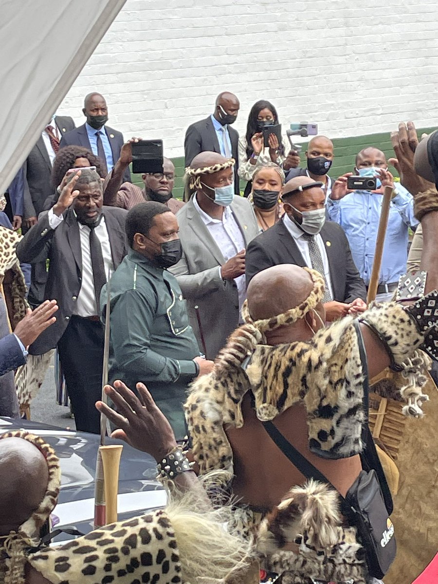 ecr9495's tweet photo. His majesty the King Misuzulu Zulu arrives with a proudly KZN parade…The state of the nation address…
@kzngov
#CarolOforiOnECR #KZNSOPA2022 #AturningPoint https://t.co/IaQyGlwgwc