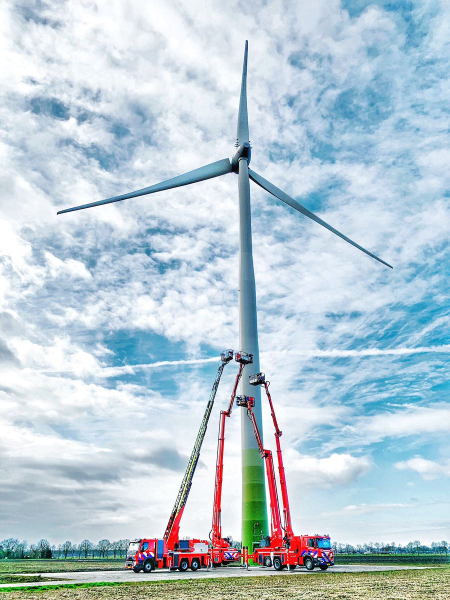 Whoop whoop! 4 nieuwe redvoertuigen voor @vrijsselland. 3 hoogwerkers en 1 autoladder 👍🤘🚒#mooispul #deventer #zwolle #kampen #hardenberg