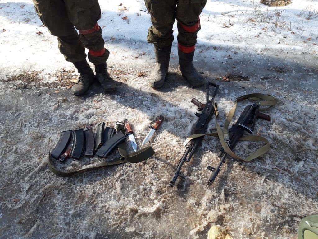 DefenceU's tweet image. Soldiers of the 93rd Mechanized Brigade captured two Russian occupiers, they were from 423rd Yampol Motorized Rifle Regiment, military unit 91701.