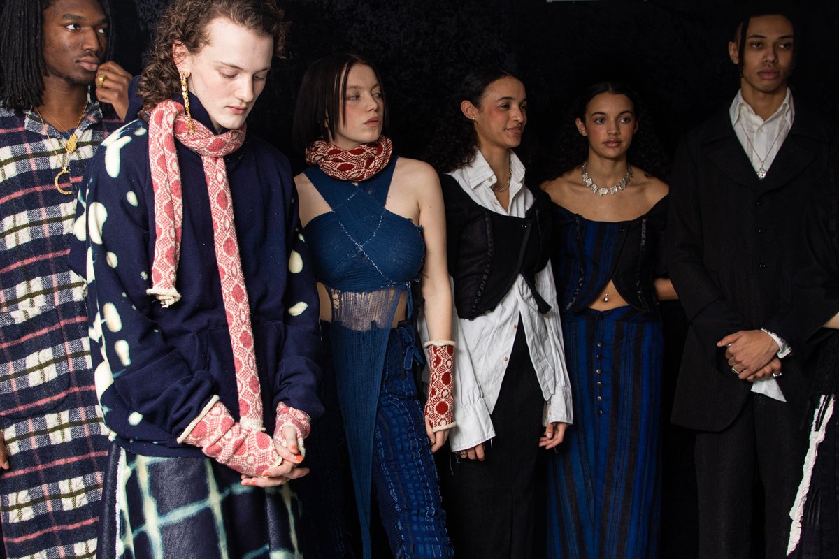 WHYTTMAGAZINE's tweet image. Sustainable fabric technique combined with zero-waste textile. Luxury fashion designer Olubiyi Thomas debuts his AW22 collections at #LFW
[Read More..]
whyttmagazine.com/all/olubiyi-th…
By Simone Limbu
#emergingdesigner #luxurydesigner #runwayshow #runwayfashion #aw22