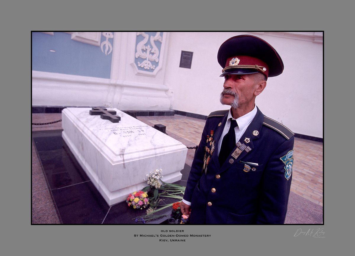 Looks like Vlad Hitler, I mean Putin is trying to turn the clocks back..back to 1938 that is...what a cretin, and that dumbass Trump backs him up, what a maroon...
#UkraineRussiaCrisis #UkraineRussiaConflict #SanctionRussia #NATOINUKRAINENOW #nomorewar