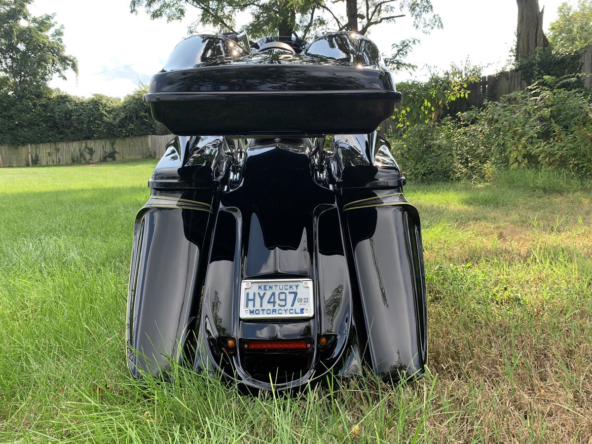 SamsCustomCycle's tweet photo. This one is drippy. #baggeraudio #Painful #bigwheelbagger #harley #harleydavidson #customroadglide  #harleyaudio #groundzero #soundigital #mineslouder #tryharder #dontblendinstandout #custompaint #customstereo #cylentcycles #justwritetheticket https://t.co/TnZoTUZIJu