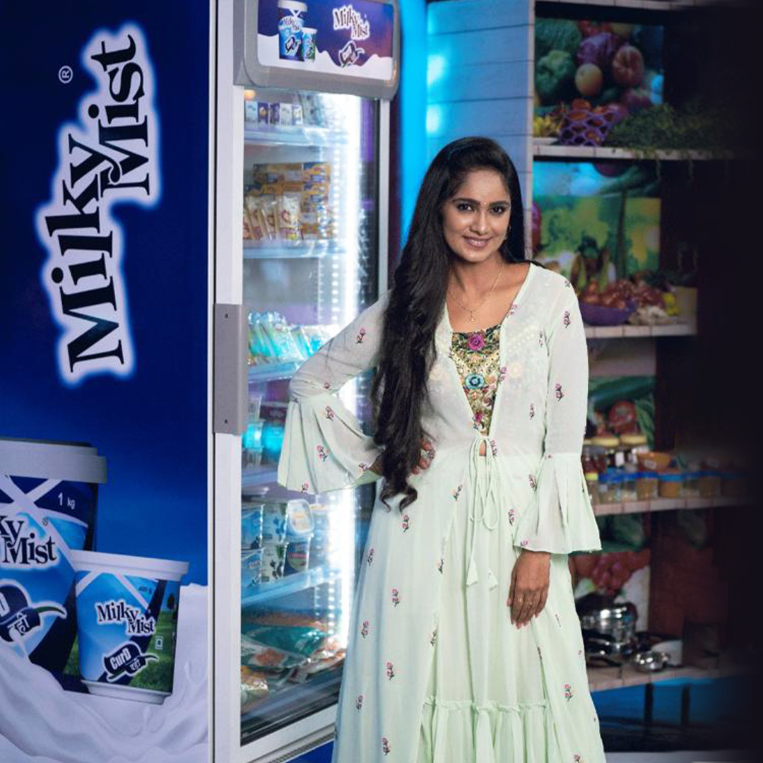 MilkyMistIndia's tweet photo. Transform your Sunday into a Fun-day with Zee Tamizh. These super queens are here to blow your minds off with some over-the-top entertainment and fun. Tune into Zee Tamizh at 8 pm on Sunday.
So are you Team Red or Team Blue??
#ZeeTamizh #SuperQueen #CookWithMilkyMist https://t.co/QpJ1nFyB6r